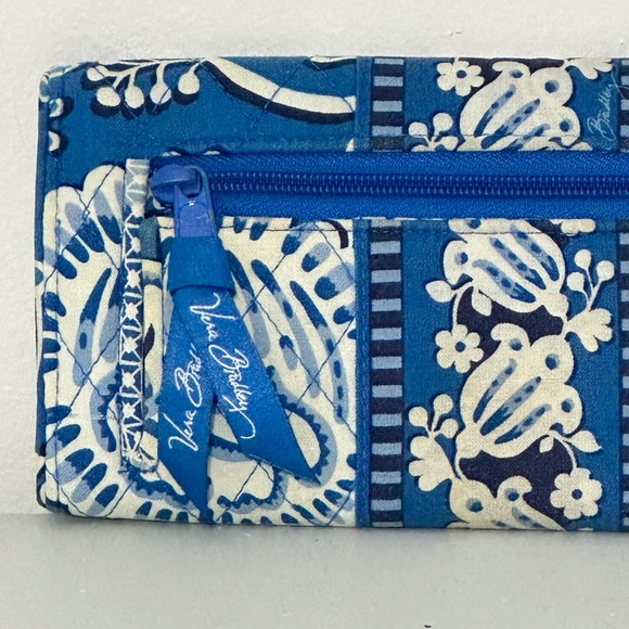 Vera Bradley Wallet Blue Lagoon Floral Pattern Tri Fold Zip Around Clutch - Picture 4 of 6